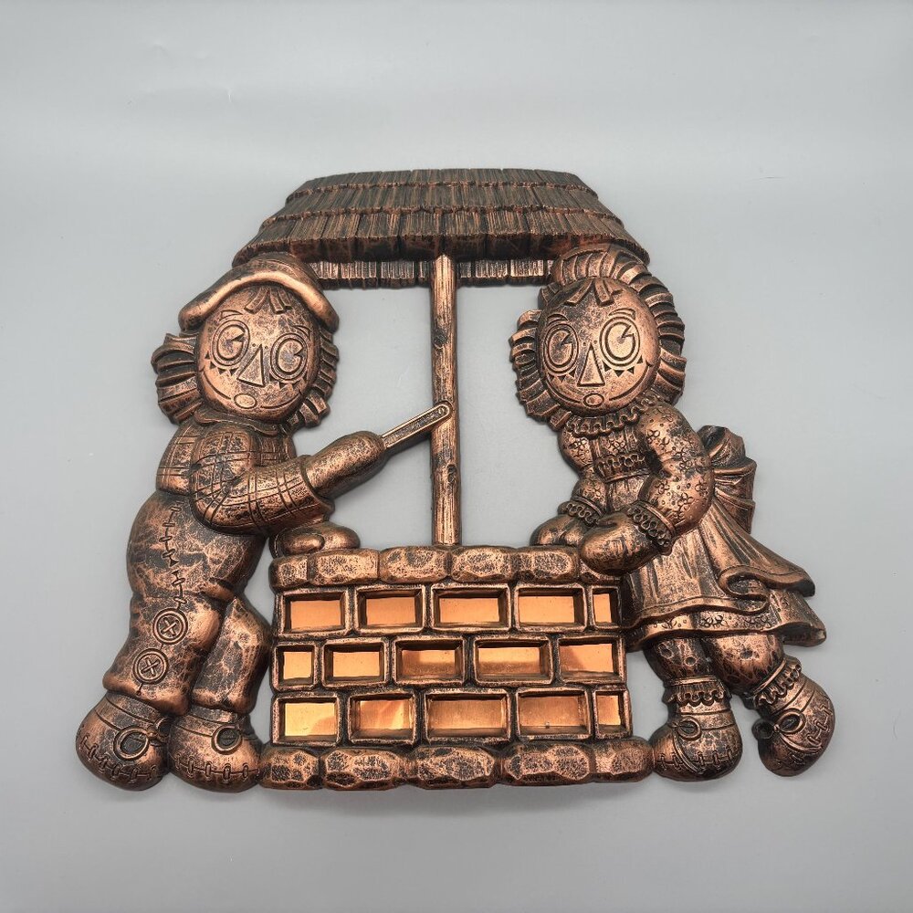 Vintage 1977 Raggedy Ann Andy Wall Plaque Copper Tone Dart Bobbs Merrill
